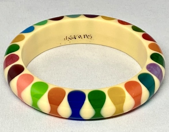 JE40 Judith Evans 24 color bowties on cream bangle bracelet